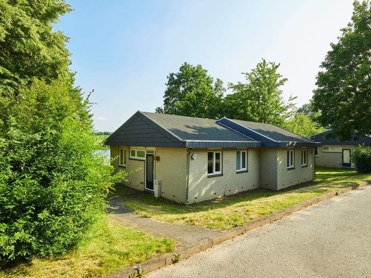 Вілла 4-Person Bungalow In The Holiday Park Landal Hochwald Kell am See Екстер'єр фото